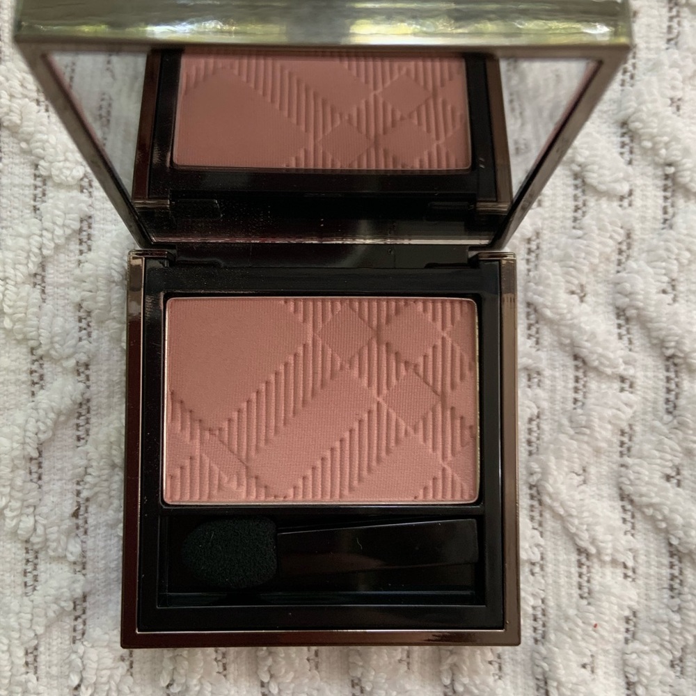 Burberry Sheer eye shadow 11 Tea Rose